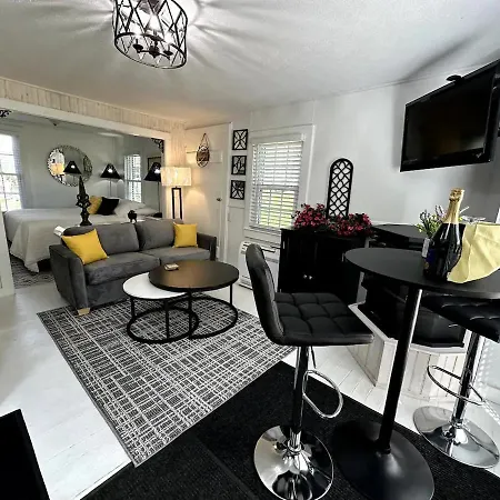 18 Vine Inn & Carriage House-2